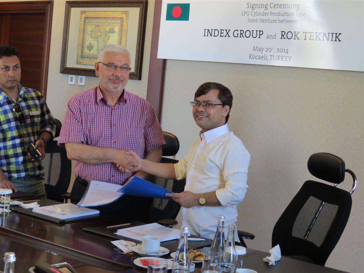 Signing Ceremony Index Group and Rok Teknik Hand Shake